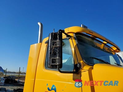 Zdjęcie 9 z 10 samochodu: 2016 VOLVO VNL SEMI TRUCK VIN:4V4NC9EH5GN944040 - miniatura