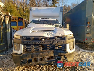 Piąte zdjęcie samochodu w środku: 2023 CHEVROLET SILVERADO BOX TRUCK VIN:1GB3YSE76PF211609 - miniatura