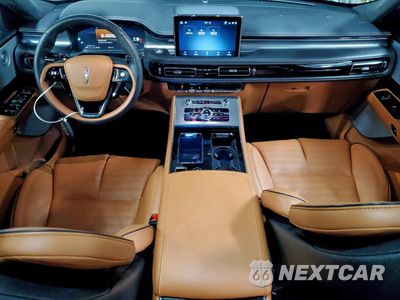 Zdjęcie 8 z 14 samochodu: 2024 LINCOLN AVIATOR BLACK LABEL VIN:5LM5J9XC3RGL08431 - miniatura