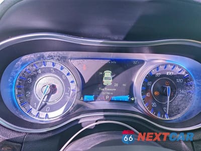 Zdjęcie 9 z 12 samochodu: 2018 CHRYSLER 300 LIMITED VIN:2C3CCAEG3JH127021 - miniatura