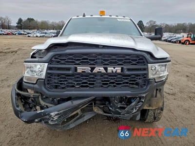 Piąte zdjęcie samochodu w środku: 2022 RAM 2500 TRADESMAN VIN:3C6UR5CJ0NG130363 - miniatura