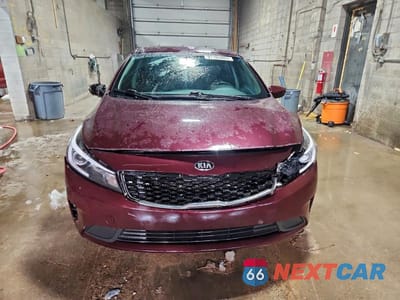 Piąte zdjęcie samochodu w środku: 2017 KIA FORTE LX VIN:3KPFK4A74HE014333 - miniatura