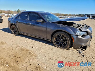 Czwarte zdjęcie samochodu z boku: 2019 CHRYSLER 300 S VIN:2C3CCABG2KH654215 - miniatura