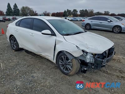 Czwarte zdjęcie samochodu z boku: 2024 KIA FORTE LX VIN:3KPF24AD2RE798793 - miniatura