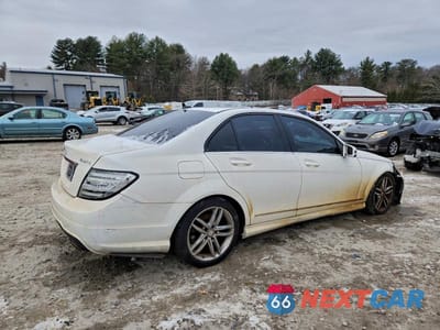 Trzecie zdjęcie samochodu z tyłu: 2013 MERCEDES-BENZ C 300 4MATIC VIN:WDDGF8AB1DR280627 - miniatura