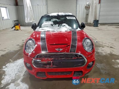Piąte zdjęcie samochodu w środku: 2016 MINI COOPER S VIN:WMWWG9C57G3A91777 - miniatura
