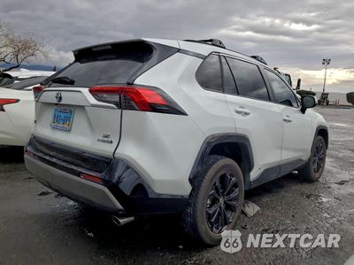 Trzecie zdjęcie samochodu z tyłu: 2024 TOYOTA RAV4 SE VIN:JTM16RFV7RJ060889 - miniatura
