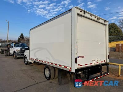 Trzecie zdjęcie samochodu z tyłu: 2020 CHEVROLET EXPRESS G3500 VIN:1GB3GSCG1L1140297 - miniatura