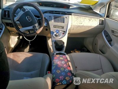 Zdjęcie 8 z 12 samochodu: 2014 TOYOTA PRIUS VIN:JTDKN3DU6E1743627 - miniatura