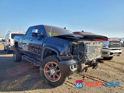 Czwarte zdjęcie samochodu z boku: 2016 GMC SIERRA K2500 DENALI VIN:1GT12UE86GF179740 - miniatura