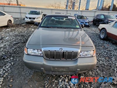 Piąte zdjęcie samochodu w środku: 2002 MERCURY GRAND MARQUIS GS VIN:2MEFM74W42X650412 - miniatura