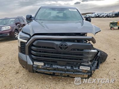 Piąte zdjęcie samochodu w środku: 2025 TOYOTA TUNDRA CREWMAX SR VIN:5TFLA5DBXSX268079 - miniatura