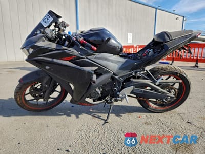 Trzecie zdjęcie samochodu z tyłu: 2015 YAMAHA YZFR3 VIN:MH3RH06Y3FK005768 - miniatura