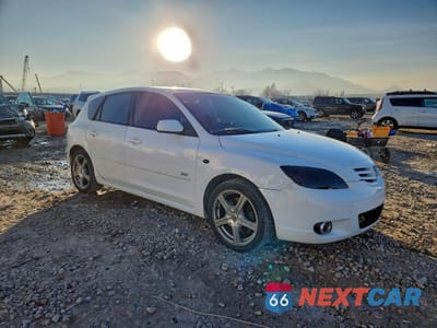 Czwarte zdjęcie samochodu z boku: 2004 MAZDA 3 HATCHBACK VIN:JM1BK143841175657 - miniatura