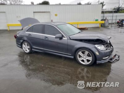 Czwarte zdjęcie samochodu z boku: 2011 MERCEDES-BENZ C 300 VIN:WDDGF5EBXBR137150 - miniatura