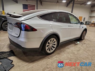 Trzecie zdjęcie samochodu z tyłu: 2017 TESLA MODEL X VIN:5YJXCAE21HF076670 - miniatura