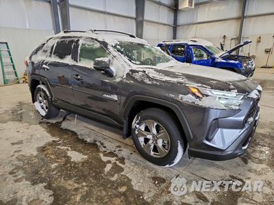 Czwarte zdjęcie samochodu z boku: 2025 TOYOTA RAV4 XLE VIN:JTMRWRFV1SD331047 - miniatura