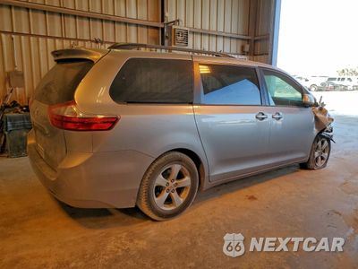 Trzecie zdjęcie samochodu z tyłu: 2017 TOYOTA SIENNA LE VIN:5TDKZ3DC1HS862544 - miniatura
