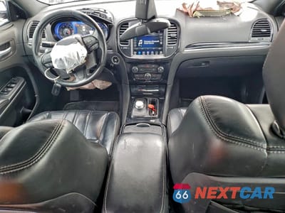Zdjęcie 8 z 14 samochodu: 2019 CHRYSLER 300 S VIN:2C3CCABG5KH654015 - miniatura