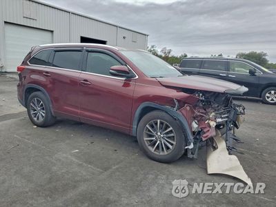 Czwarte zdjęcie samochodu z boku: 2017 TOYOTA HIGHLANDER SE VIN:5TDKZRFH3HS212514 - miniatura