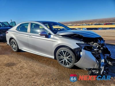 Czwarte zdjęcie samochodu z boku: 2021 TOYOTA CAMRY SE VIN:4T1G11AK0MU523787 - miniatura