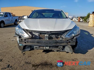 Piąte zdjęcie samochodu w środku: 2018 NISSAN SENTRA S VIN:3N1AB7AP5JY250184 - miniatura