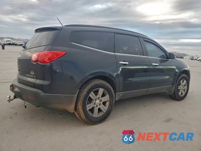Trzecie zdjęcie samochodu z tyłu: 2010 CHEVROLET TRAVERSE LT VIN:1GNLRFED8AS138173 - miniatura