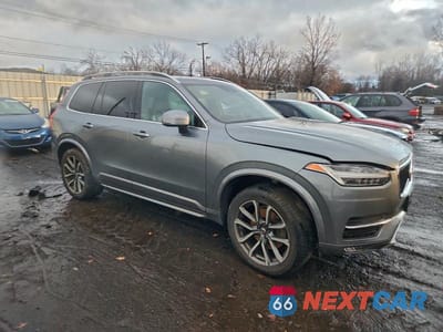 Czwarte zdjęcie samochodu z boku: 2018 VOLVO XC90 T6 VIN:YV4A22PK0J1323359 - miniatura