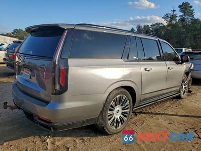 Trzecie zdjęcie samochodu z tyłu: 2022 CADILLAC ESCALADE ESV SPORT PLATINUM VIN:1GYS3RKL1NR135111 - miniatura