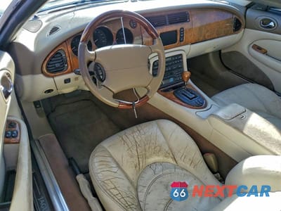 Zdjęcie 8 z 11 samochodu: 2001 JAGUAR XKR VIN:SAJDA41B71PA15016 - miniatura