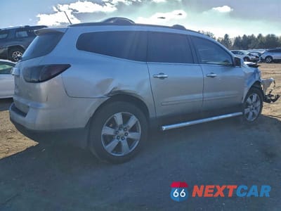 Trzecie zdjęcie samochodu z tyłu: 2017 CHEVROLET TRAVERSE LT VIN:1GNKRGKD8HJ334393 - miniatura