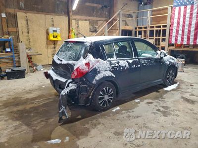 Trzecie zdjęcie samochodu z tyłu: 2009 NISSAN VERSA S VIN:3N1BC13E49L405813 - miniatura