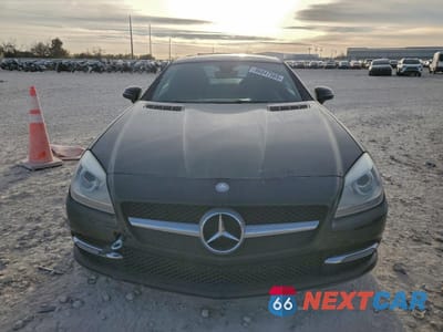 Piąte zdjęcie samochodu w środku: 2016 MERCEDES-BENZ SLK 300 VIN:WDDPK3JA3GF123595 - miniatura