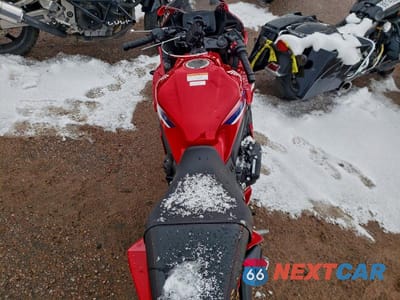 Zdjęcie 6 z 9 samochodu: 2024 HONDA CBR650 R VIN:MLHRH1552R5000492 - miniatura