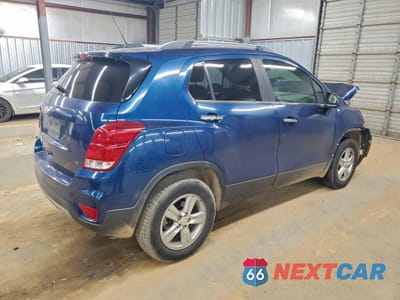 Trzecie zdjęcie samochodu z tyłu: 2019 CHEVROLET TRAX 1LT VIN:3GNCJPSB6KL147860 - miniatura