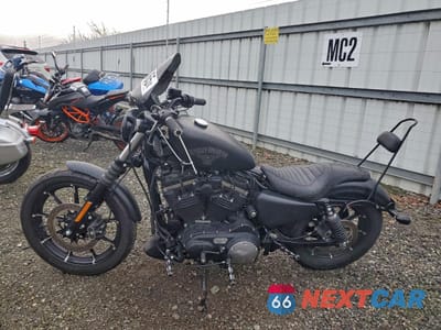 Trzecie zdjęcie samochodu z tyłu: 2018 HARLEY-DAVIDSON XL883 IRON 883 VIN:1HD4LE218JC401838 - miniatura