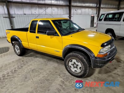 Czwarte zdjęcie samochodu z boku: 2003 CHEVROLET S TRUCK S10 VIN:1GCCT19XX38233397 - miniatura