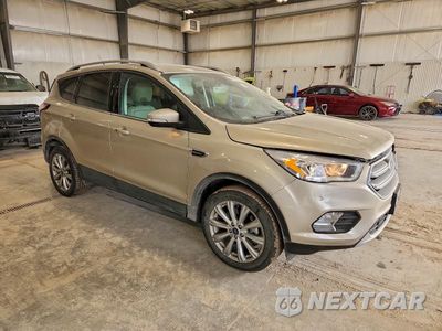 Czwarte zdjęcie samochodu z boku: 2017 FORD ESCAPE TITANIUM VIN:1FMCU9J94HUC50005 - miniatura