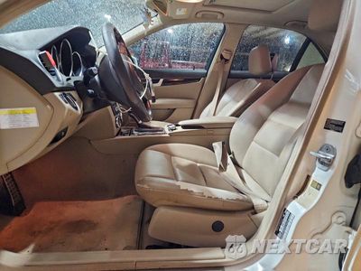 Zdjęcie 7 z 12 samochodu: 2013 MERCEDES-BENZ C 250 VIN:WDDGF4HB0DR273439 - miniatura