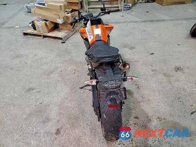 Czwarte zdjęcie samochodu z boku: 2023 KTM 790 DUKE VIN:LCETU7403PH700174 - miniatura