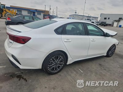 Trzecie zdjęcie samochodu z tyłu: 2024 KIA FORTE GT LINE VIN:3KPF54AD5RE805369 - miniatura