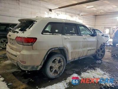 Trzecie zdjęcie samochodu z tyłu: 2020 JEEP GRAND CHEROKEE LAREDO VIN:1C4RJFAG5LC127610 - miniatura