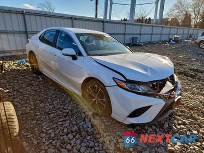 Czwarte zdjęcie samochodu z boku: 2020 TOYOTA CAMRY SE VIN:4T1G11AK2LU907035 - miniatura
