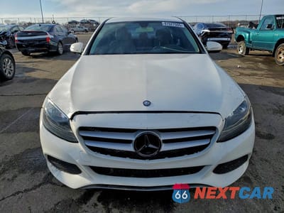 Piąte zdjęcie samochodu w środku: 2015 MERCEDES-BENZ C 300 4MATIC VIN:55SWF4KBXFU032526 - miniatura