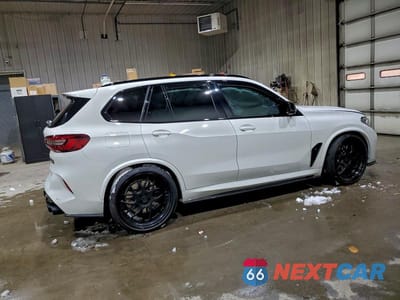 Trzecie zdjęcie samochodu z tyłu: 2022 BMW X5 M VIN:5YMJU0C05N9M98033 - miniatura