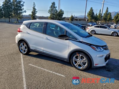 Czwarte zdjęcie samochodu z boku: 2017 CHEVROLET BOLT EV LT VIN:1G1FW6S04H4133950 - miniatura