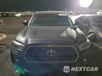 Piąte zdjęcie samochodu w środku: 2017 TOYOTA TACOMA DOUBLE CAB VIN:5TFAZ5CN2HX051713 - miniatura