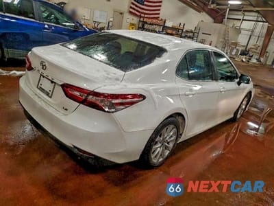 Trzecie zdjęcie samochodu z tyłu: 2018 TOYOTA CAMRY L VIN:4T1B11HK4JU103364 - miniatura