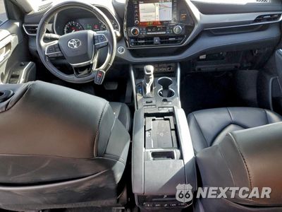 Zdjęcie 8 z 13 samochodu: 2020 TOYOTA HIGHLANDER XLE VIN:5TDHZRBH2LS521223 - miniatura