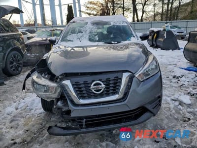 Piąte zdjęcie samochodu w środku: 2019 NISS KICKS S VIN:3N1CP5CU1KL531267 - miniatura